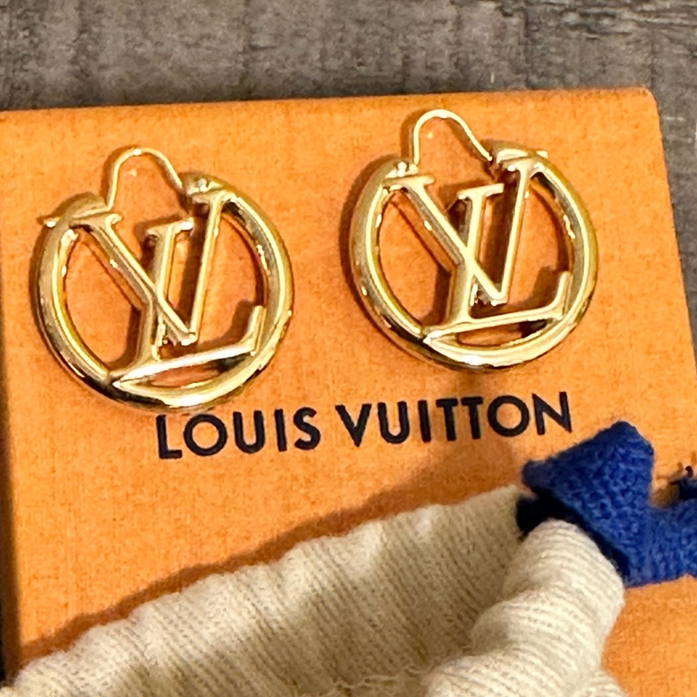 Louis Vuitton Gold LV Circle Logo Hoop Earrings - Picture 4 of 9